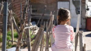 Rescatan a una niña de 7 años con infección por piques en pies y manos - Noticiero Paraguay