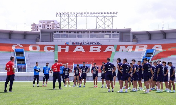 Últimos ajustes albirrojos bajo el cielo de Cochabamba - OviedoPress