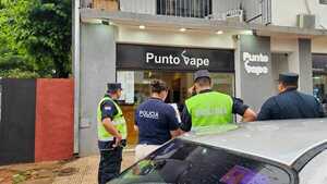 Delincuentes vacían peluquería y tienda de cigarrillos electrónicos en el microcentro de Encarnación