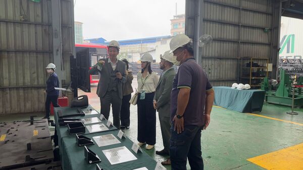 Funcionarios del MIC visitaron la planta de Master Bus en Taiwán