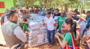 UGP brinda fuerte apoyo a campesinos mediante entrega de semillas de maíz • RADIO NACIONAL