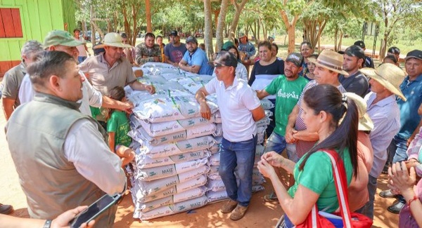 UGP brinda fuerte apoyo a campesinos mediante entrega de semillas de maíz • RADIO NACIONAL