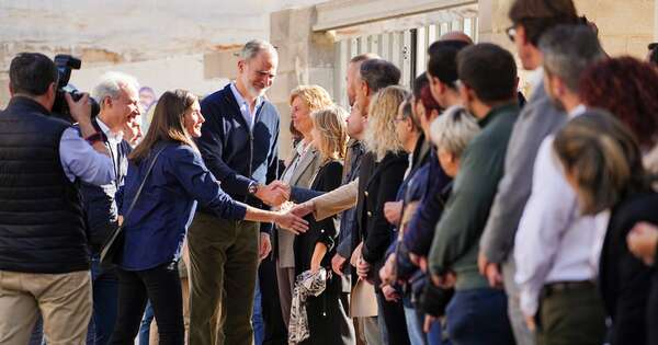La Nación / Los reyes de España vuelven a Valencia tras una incidentada primera visita