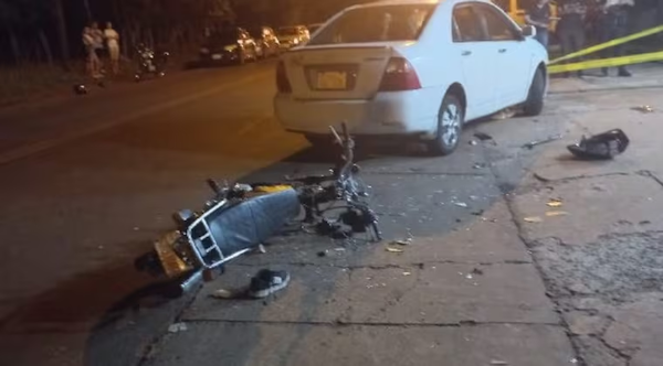 Adolescente fallece tras chocar contra un automóvil - Noticiero Paraguay