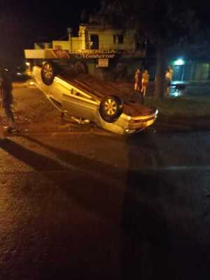 Choque y vuleco sobre la Ruta PY06 en Tomás R. Pereira