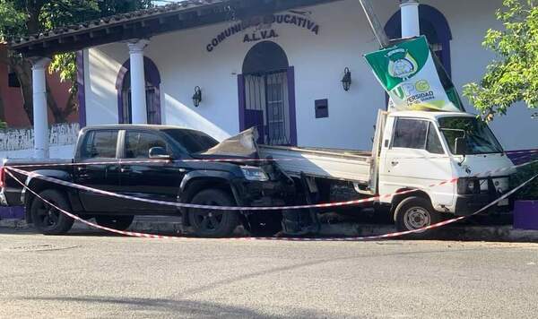Ebrio chocó y corrió •