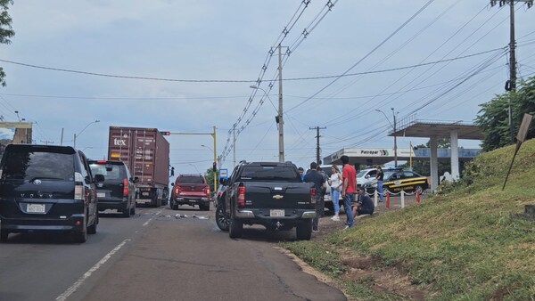 Triple choque en el semáforo del cruce Jesús con Trinidad