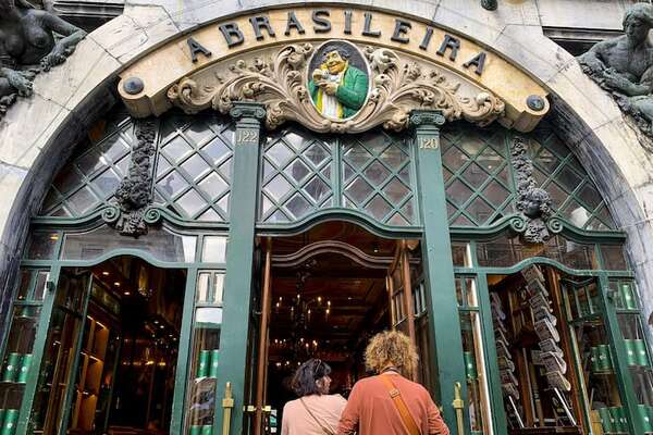 A Brasileira, la mítica cafetería de Fernando Pessoa convertida en foto de Instagram - Viajes - ABC Color