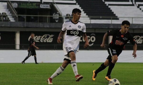 Olimpia levantará sanción y anunciaría acuerdo con Robert Morales
