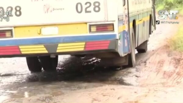 Baches y agua acumulada complican zona del aeropuerto - SNT