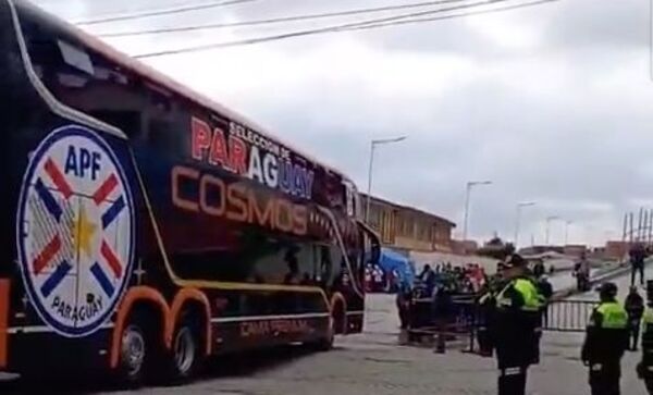 Así llegaba la Albirroja al estadio Municipal El Alto