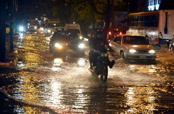 Aumentan a siete los departamentos en área de tormentas para esta noche - Clima - ABC Color