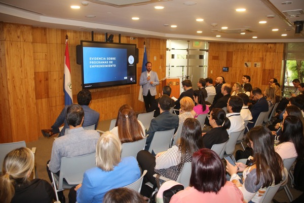 “Es caro ser informal en Paraguay”, destacan especialistas en foro realizado en el BID | Locales | 5Días