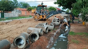 Empresa privada corrige desniveles de tubos en obra de San Antonio