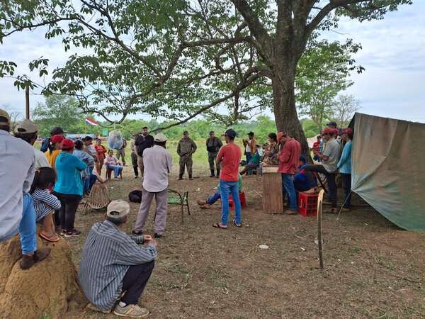 Puentesiño: presuntos sintierras abandonan parte del inmueble de una estancia - Nacionales - ABC Color