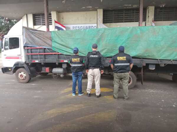 Incautan vehículo y 3.710 kg de yerba mate en Itapúa
