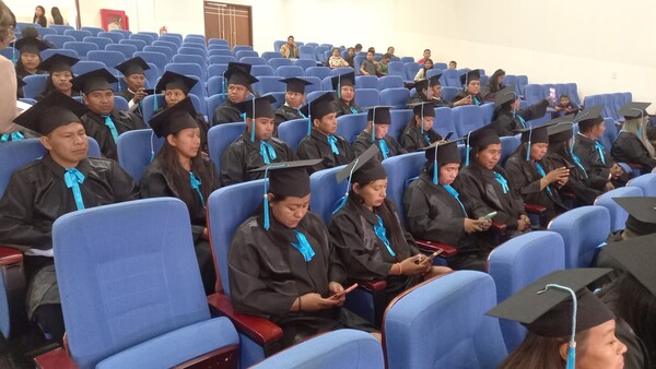 Docentes indígenas obtienen títulos de licenciatura