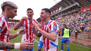 Los goles de Miguel Almirón y Julio Enciso para el delirio en El Alto