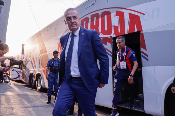 Versus / Alfaro: "Contra Chile será la final del mundo"