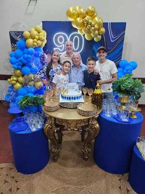 El gran goleador Chimo Rolón, con plena salud, celebró sus noventa años