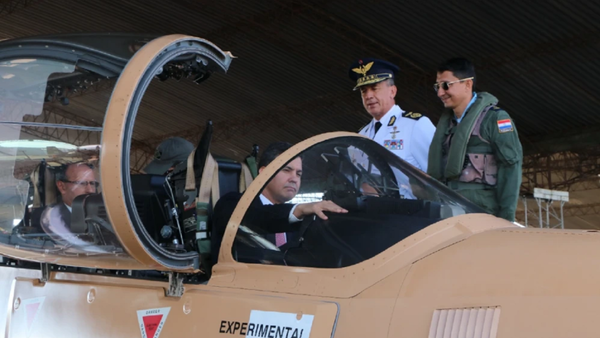 Paraguay firma un acuerdo de préstamo con banco estatal brasileño para compra de aviones