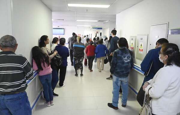 IPS es “peor que una enfermedad”, dicen asegurados que esperan fármacos hace más de 4 meses - Nacionales - ABC Color