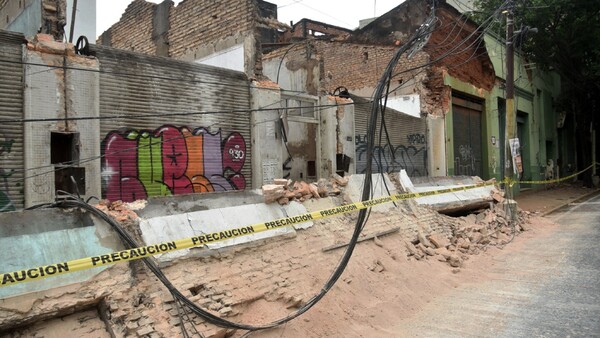 Edificio céntrico se derrumba y urgen más control para evitar una tragedia