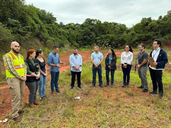 Técnicos visitaron posible sede del Hospital General de Curuguaty - .::Agencia IP::.