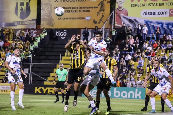 Versus / Nacional y Guaraní juegan el partido de los USD 400.000