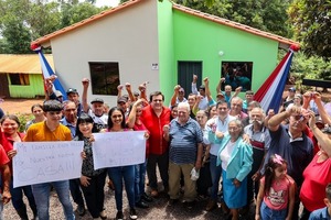 Unas 210 familias de Guairá reciben nuevas viviendas del Gobierno - ADN Digital