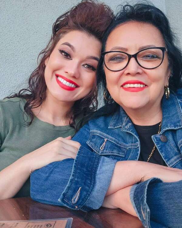 La cantante Giuliana Mendizza abre su corazón en su primer libro - Literatura - ABC Color