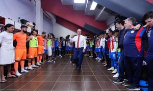 Versus / Julio Enciso sobre Alfaro: "Es genial, es un papá guasu para todos nosotros"