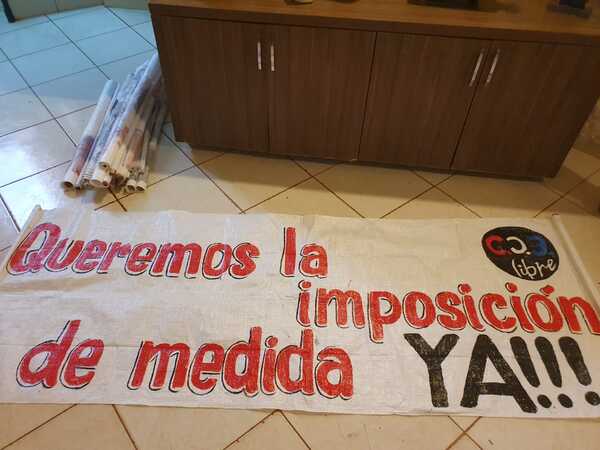Justicia lenta: Ciudadanos se encadenan exigiendo celeridad en caso Prieto - ADN Digital