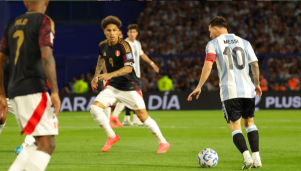 Paolo Guerrero critica al arbitraje en Argentina vs Perú: “A Messi lo tocas con un dedo y te cobraban falta todas” - 1000 Noticias