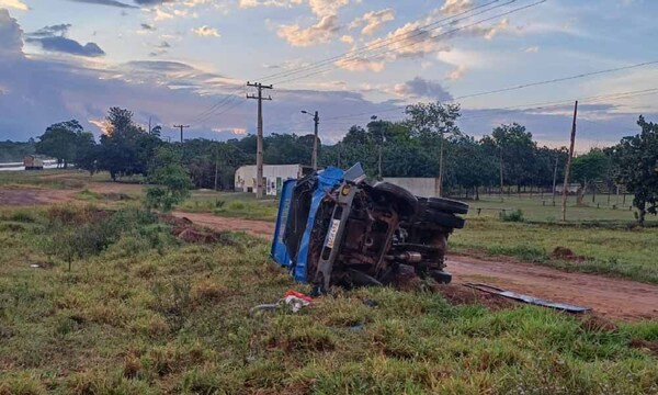 Chofer falleció tras vuelco de camión en Caaguazú – Prensa 5