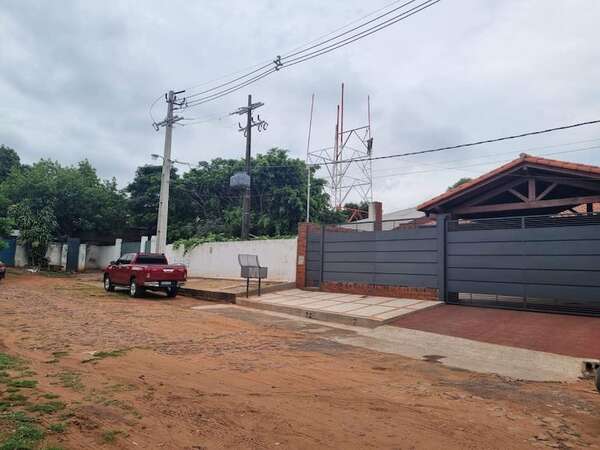 Villa Elisa: vecinos rechazan la instalación de una antena de radio  - Nacionales - ABC Color
