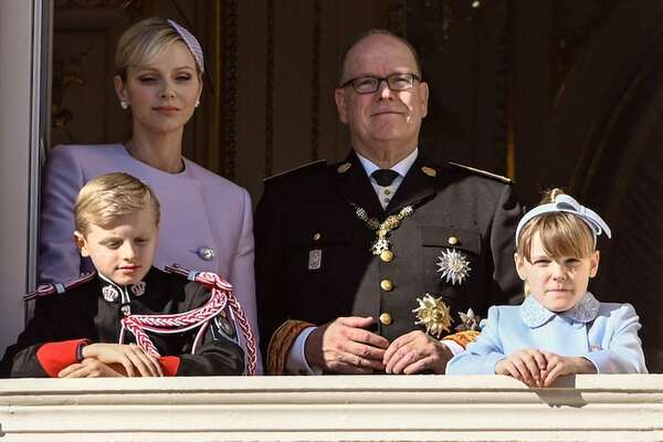 ¡Mirá las fotos de los príncipes Alberto y Charlene con sus hijos en el Día Nacional de Mónaco! - Gente - ABC Color