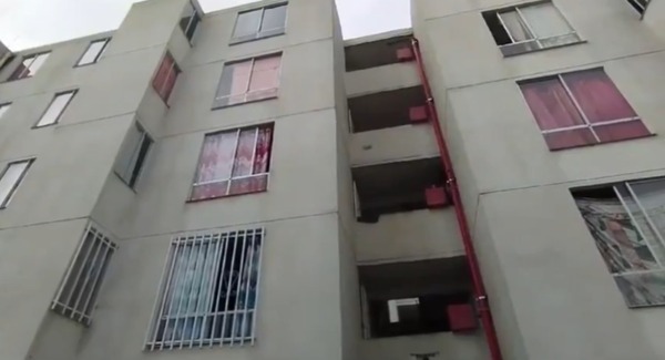 Turba lincha hasta la muerte a padre acusado de lanzar a su hija desde un tercer piso - Unicanal