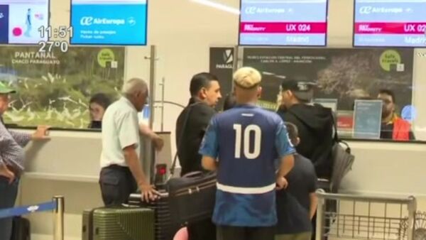 Emotiva despedida a la 'Joya' Enciso en el aeropuerto - SNT