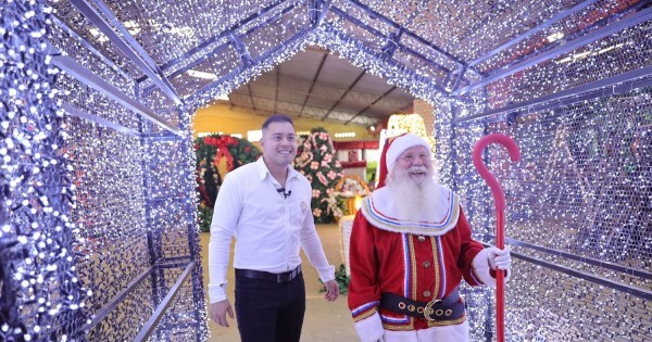 Prieto saca un préstamo para pagar sueldos mientras levanta el Papá Noel más grande de Paraguay