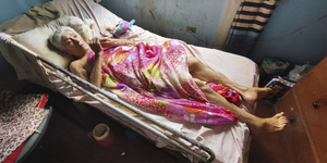 ANCIANA ESTÁ POSTRADA EN UNA CAMA Y SUEÑA CON PODER VOLVER A CAMINAR - Itapúa Noticias