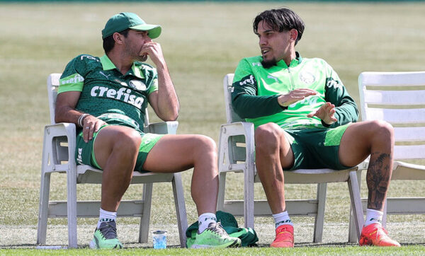 ¡De El Alto a Salvador en avión privé! Gustavo Gómez está en el banco de Palmeiras, listo para jugar