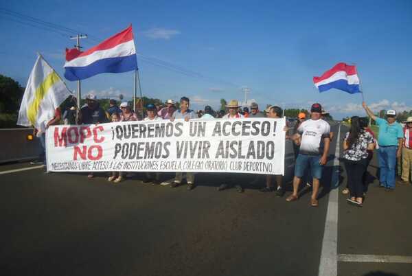Pobladores sanjosianos prosiguen con cierre de ruta ante indiferencia del MOPC - Noticiero Paraguay