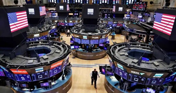 El Dow Jones y el S&P 500 subieron al final de la sesión