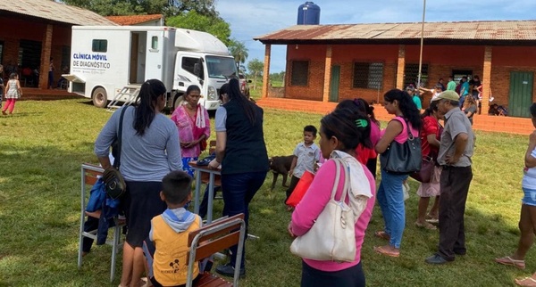 Clínica móvil de diagnóstico acerca servicios de salud a la comunidad de Tekohaporã