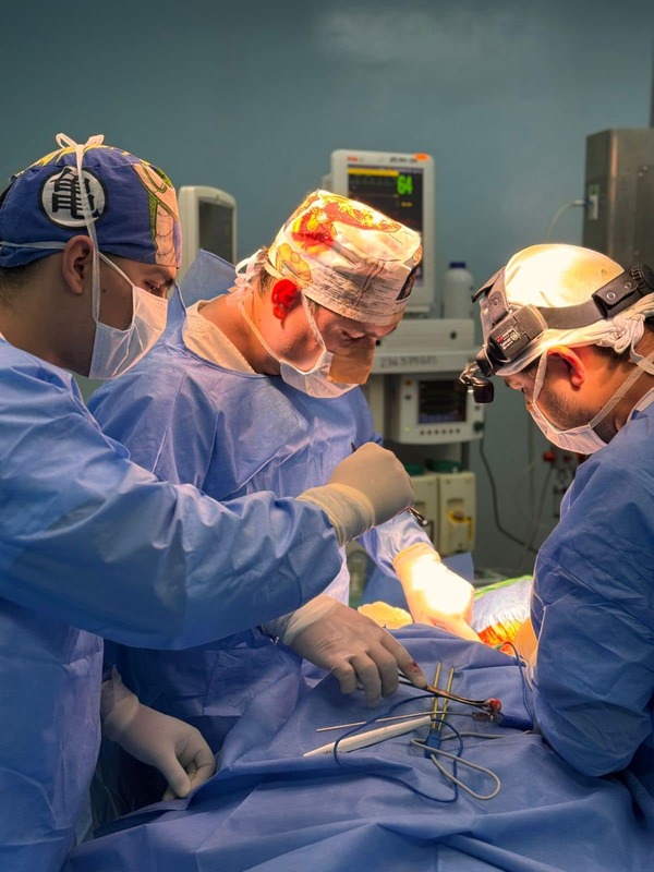Histórica cirugía de alta complejidad en trauma cervical realizada en IPS de CDE - La Clave