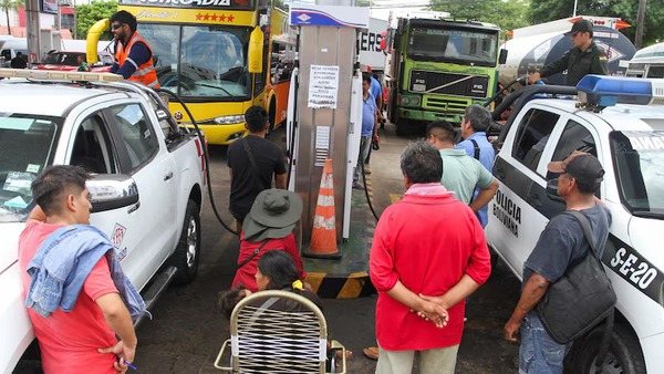 Al menos siete personas murieron en las filas de vehículos para cargar combustible en Bolivia