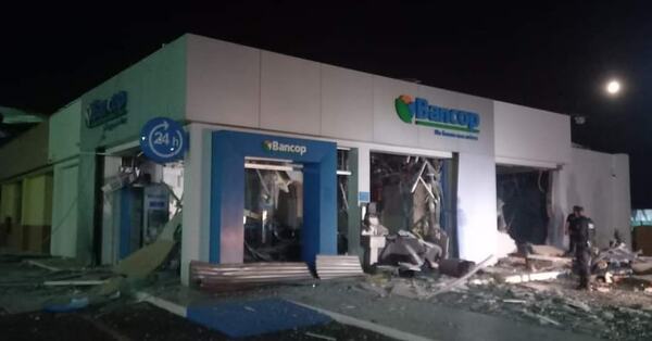 ASALTARON Y DETONARON BÓVEDA DE UN BANCO EN NARANJAL - Itapúa Noticias