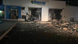 Disparos, explosión y huida: Videos revelan la secuencia del asalto a un banco en Naranjal