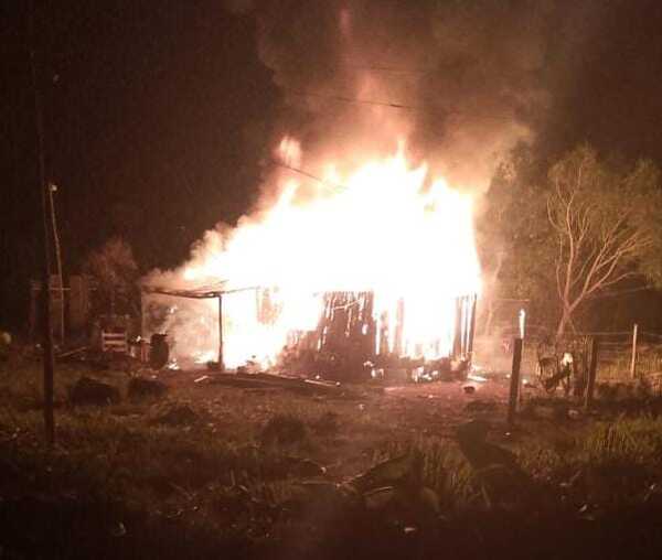 Alocado hombre machetea a su expareja y quema vivienda de la misma